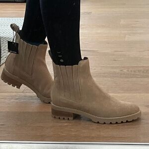 NWT Dolce Vita "Frayo" Boot -Taupe  Size 8